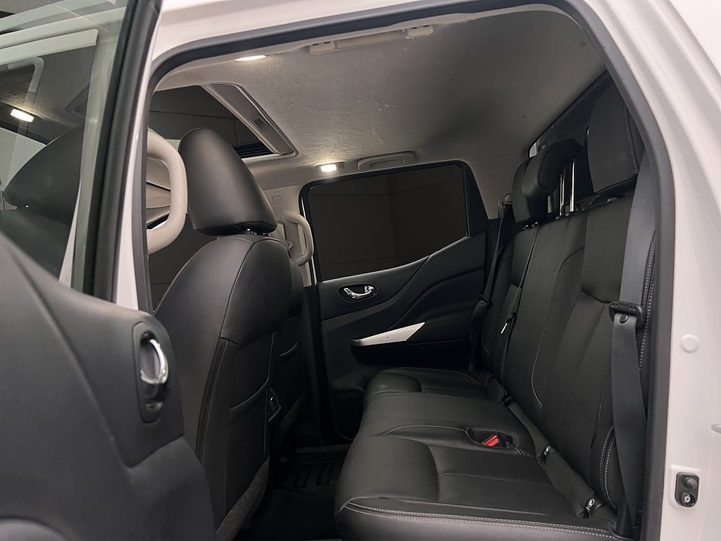 Vehicle Image 32