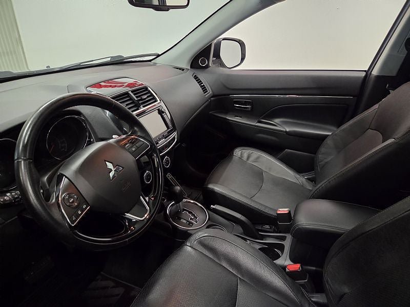 Vehicle Image 10