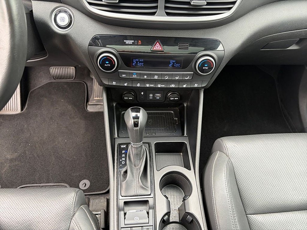 Vehicle Image 12