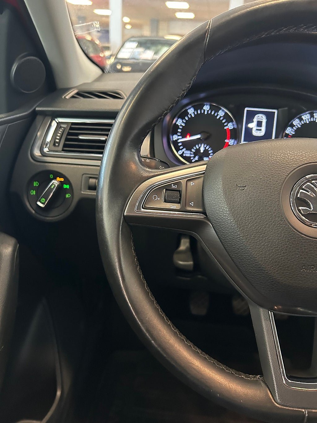 Vehicle Image 14