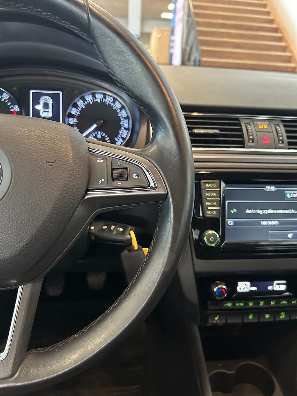 Vehicle Image 15