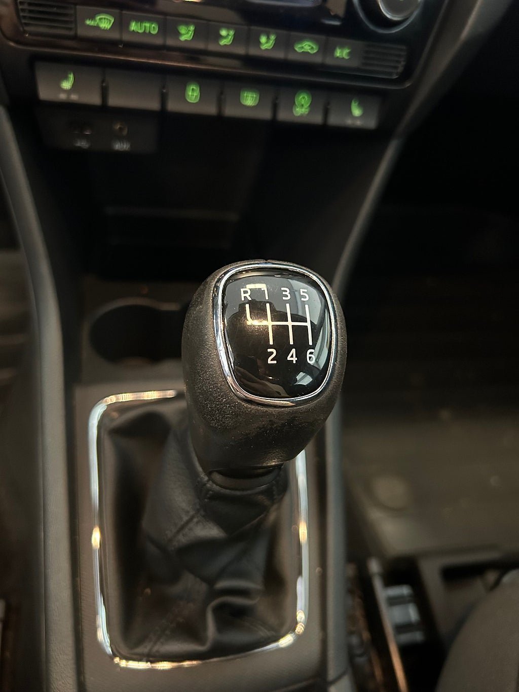 Vehicle Image 17