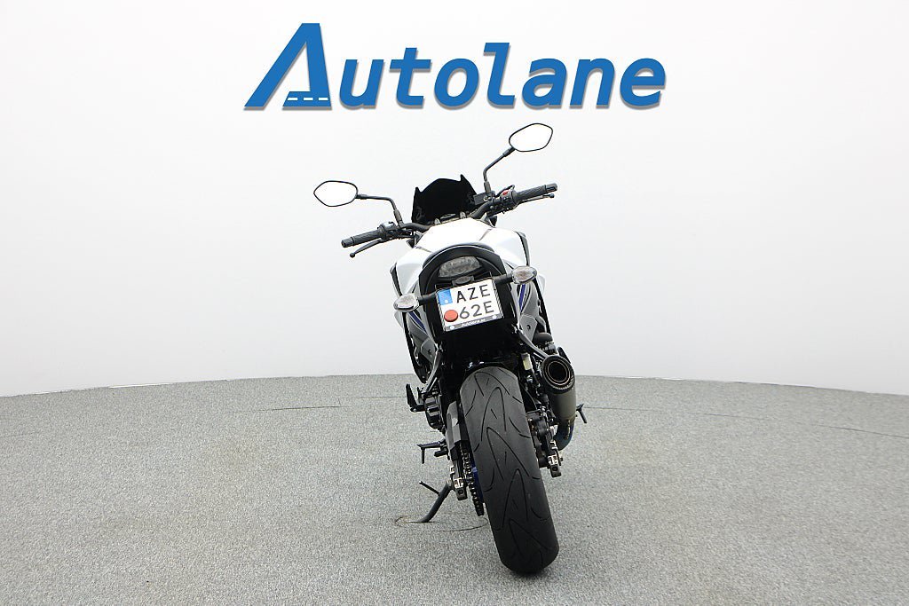 Vehicle Image 8