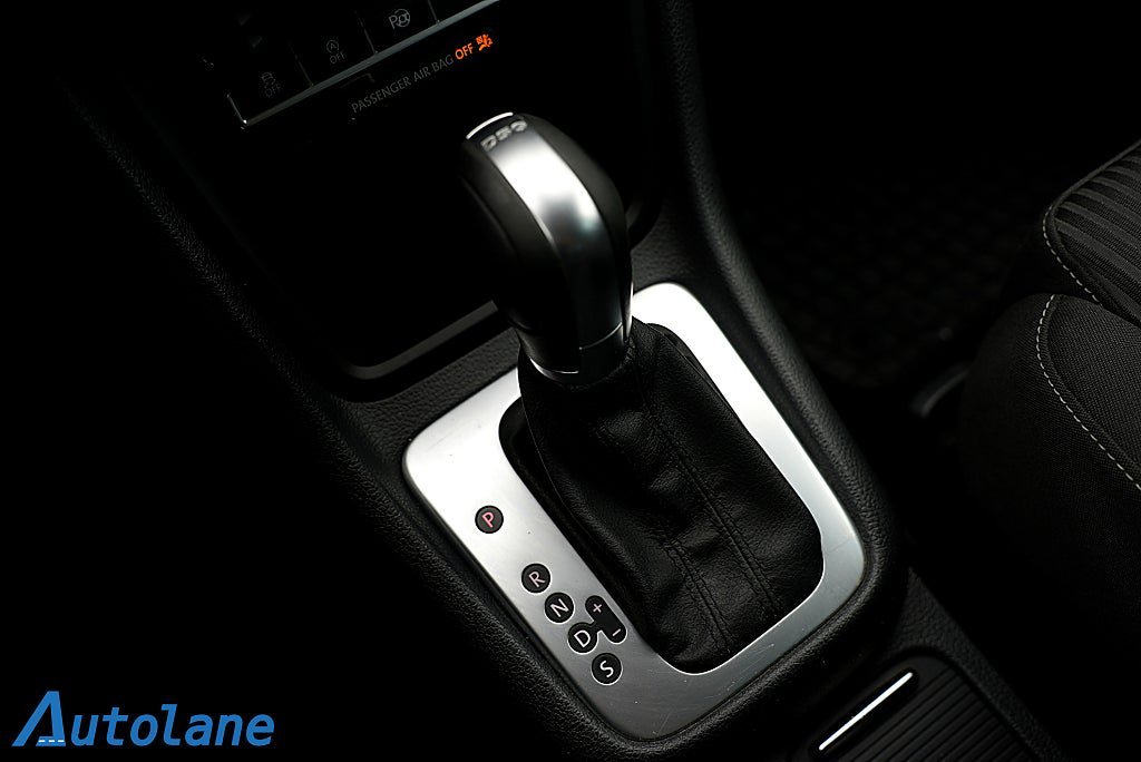 Vehicle Image 25