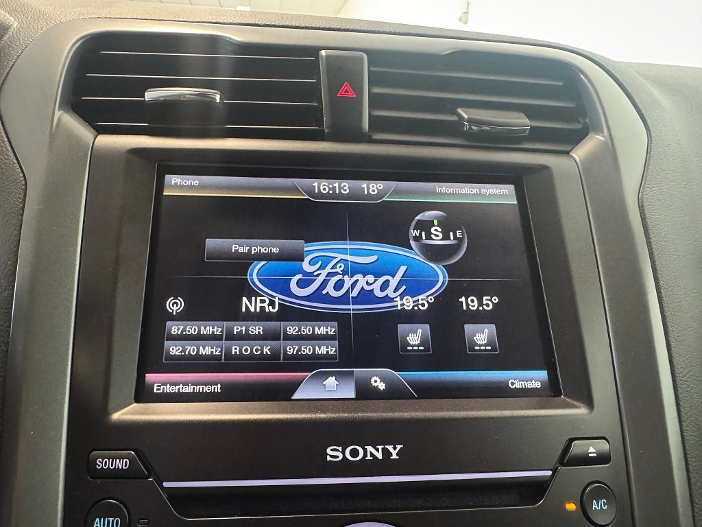 Vehicle Image 9