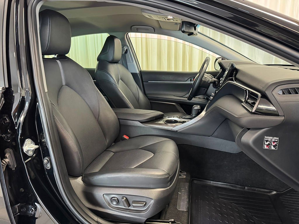 Vehicle Image 9