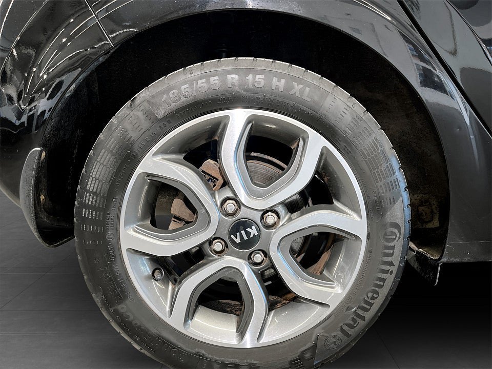 Vehicle Image 16