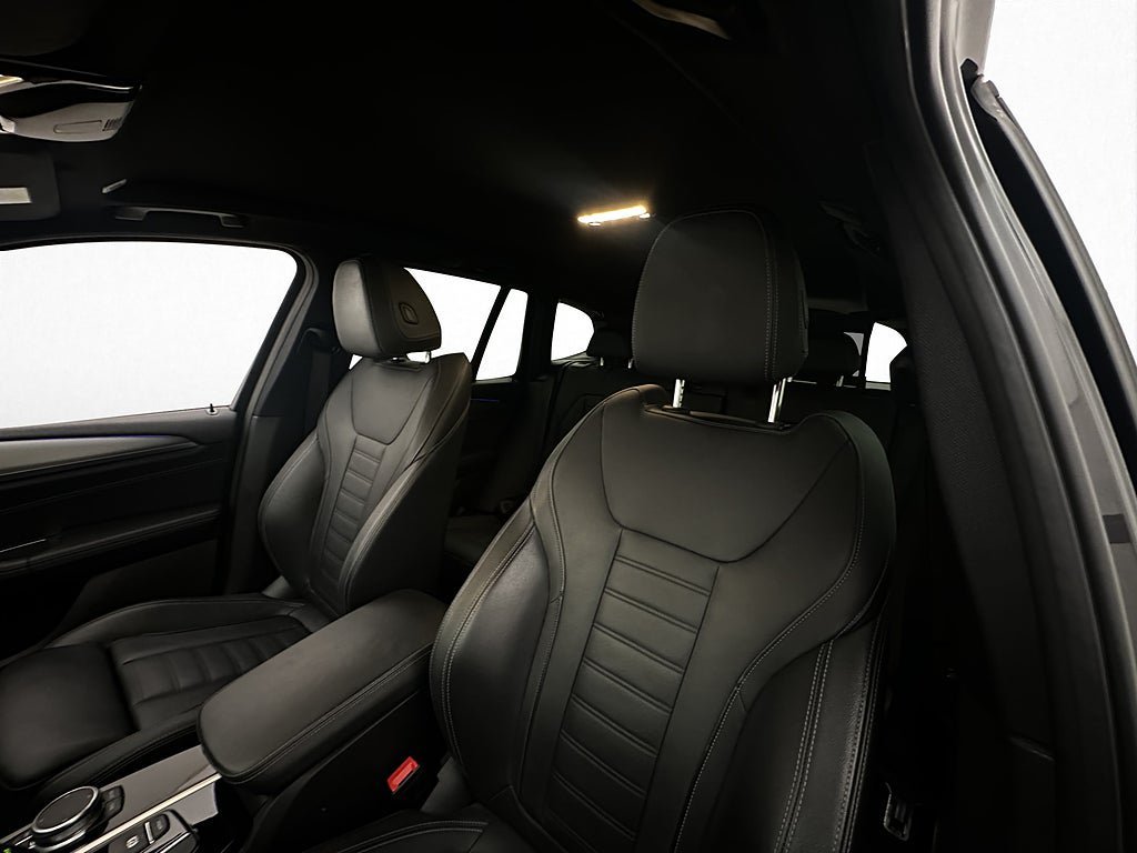 Vehicle Image 32