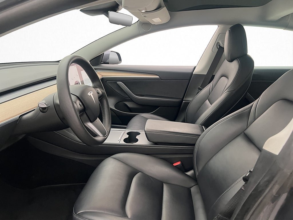 Vehicle Image 13