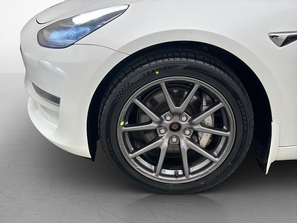 Vehicle Image 32