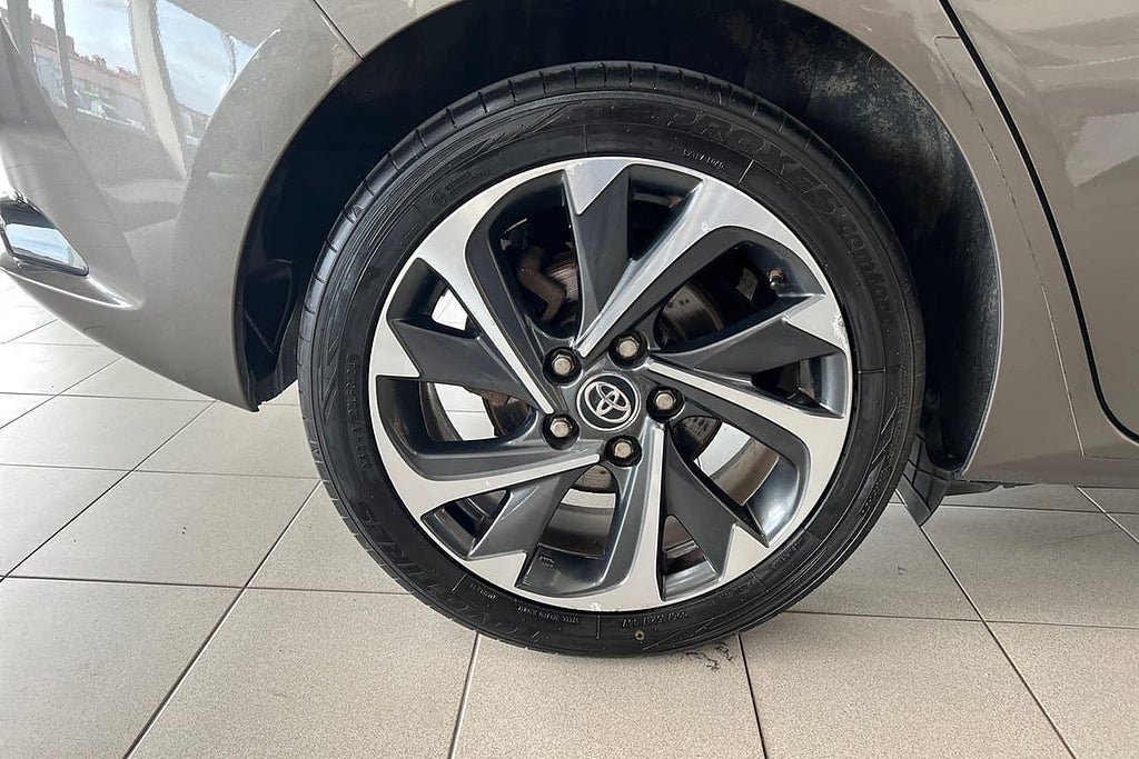 Vehicle Image 15