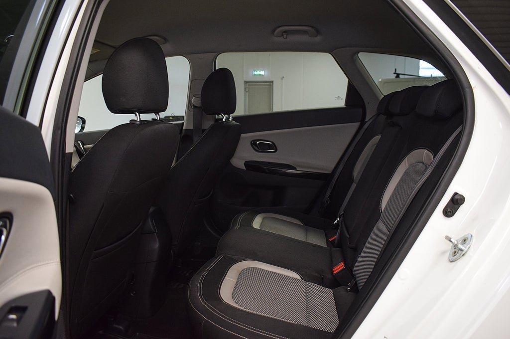 Vehicle Image 17
