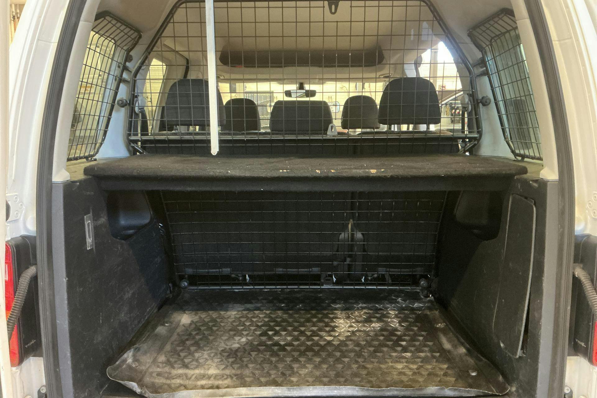 Vehicle Image 9