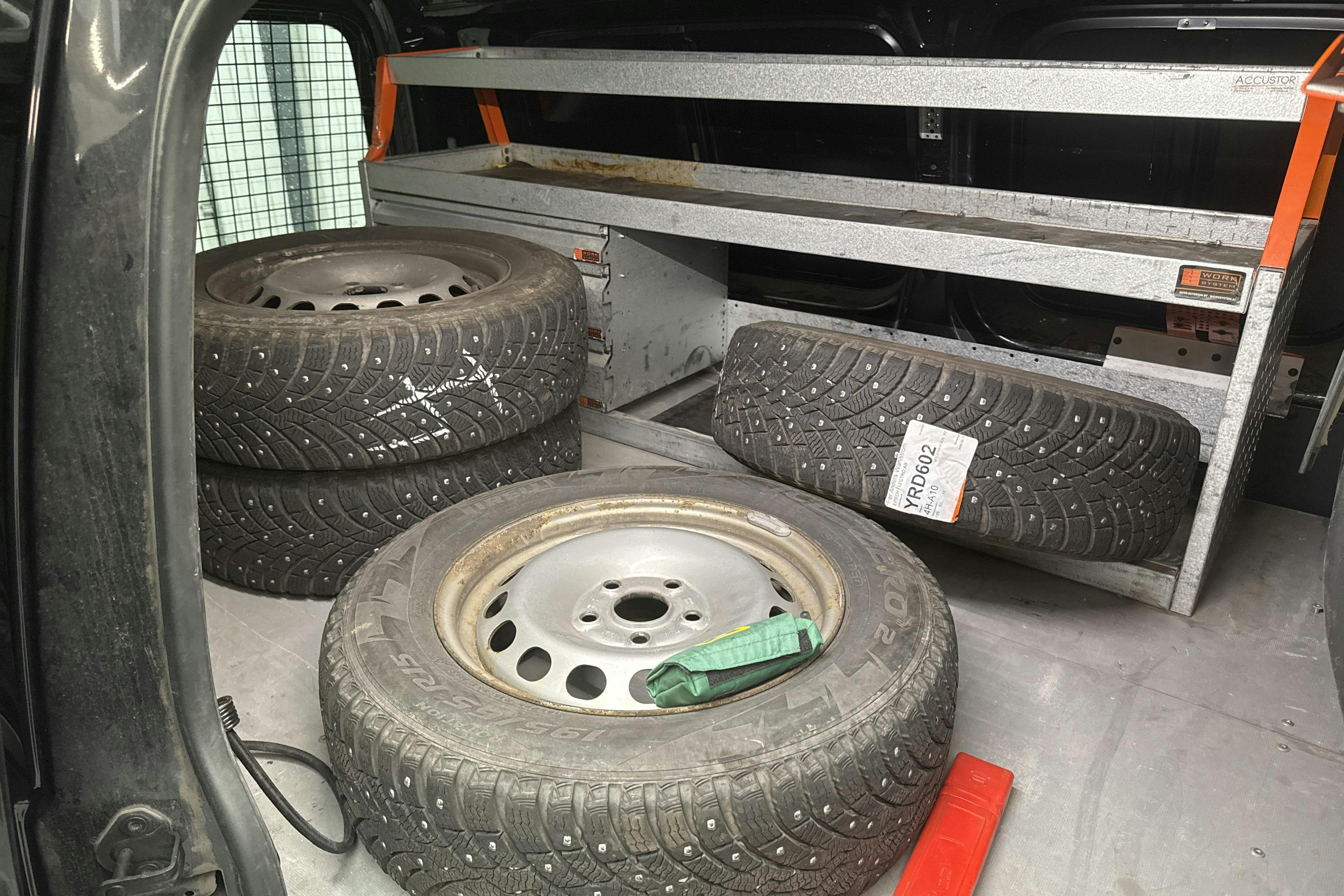 Vehicle Image 12