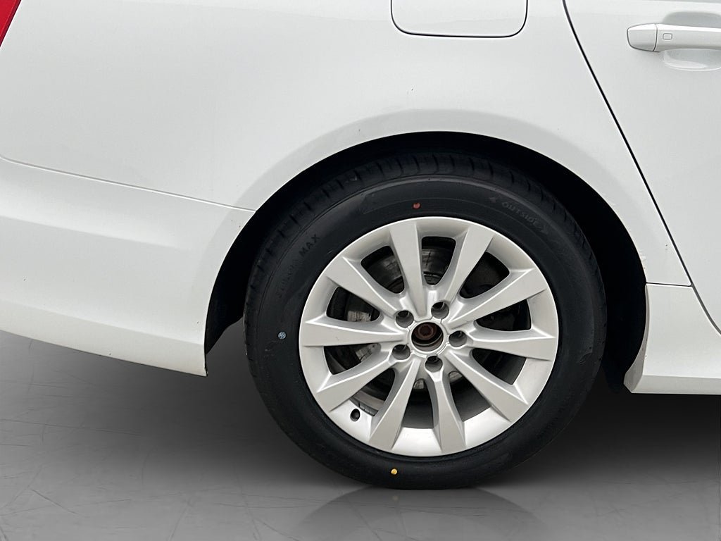 Vehicle Image 30