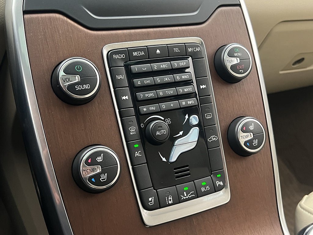 Vehicle Image 25