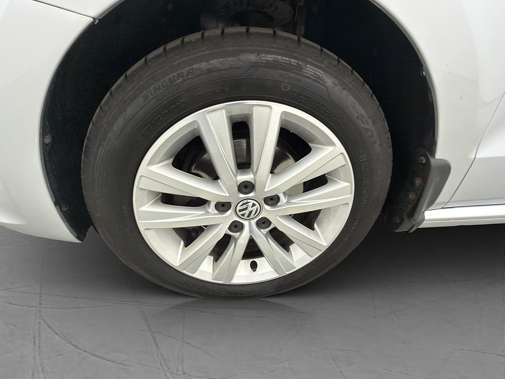 Vehicle Image 23