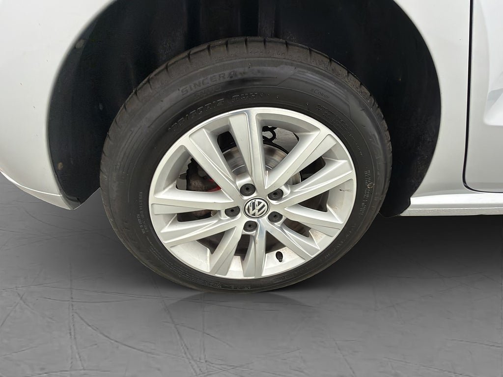 Vehicle Image 25