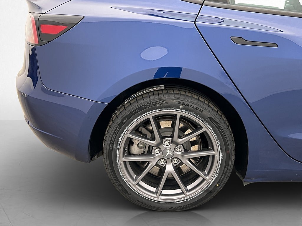 Vehicle Image 32