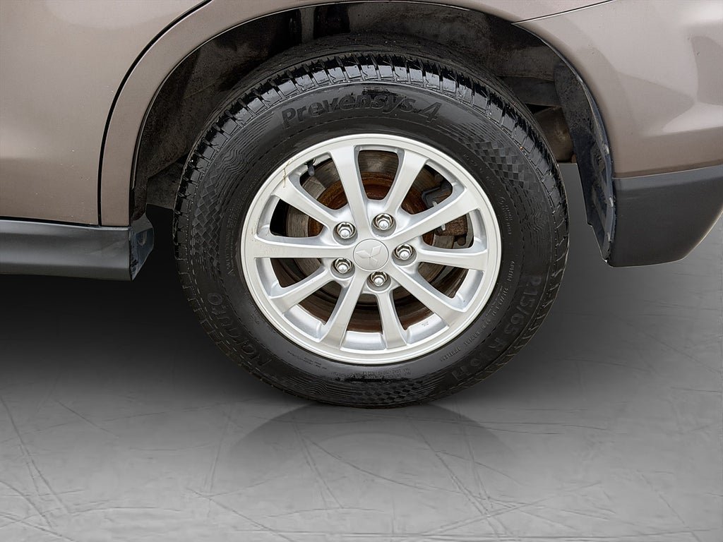 Vehicle Image 25