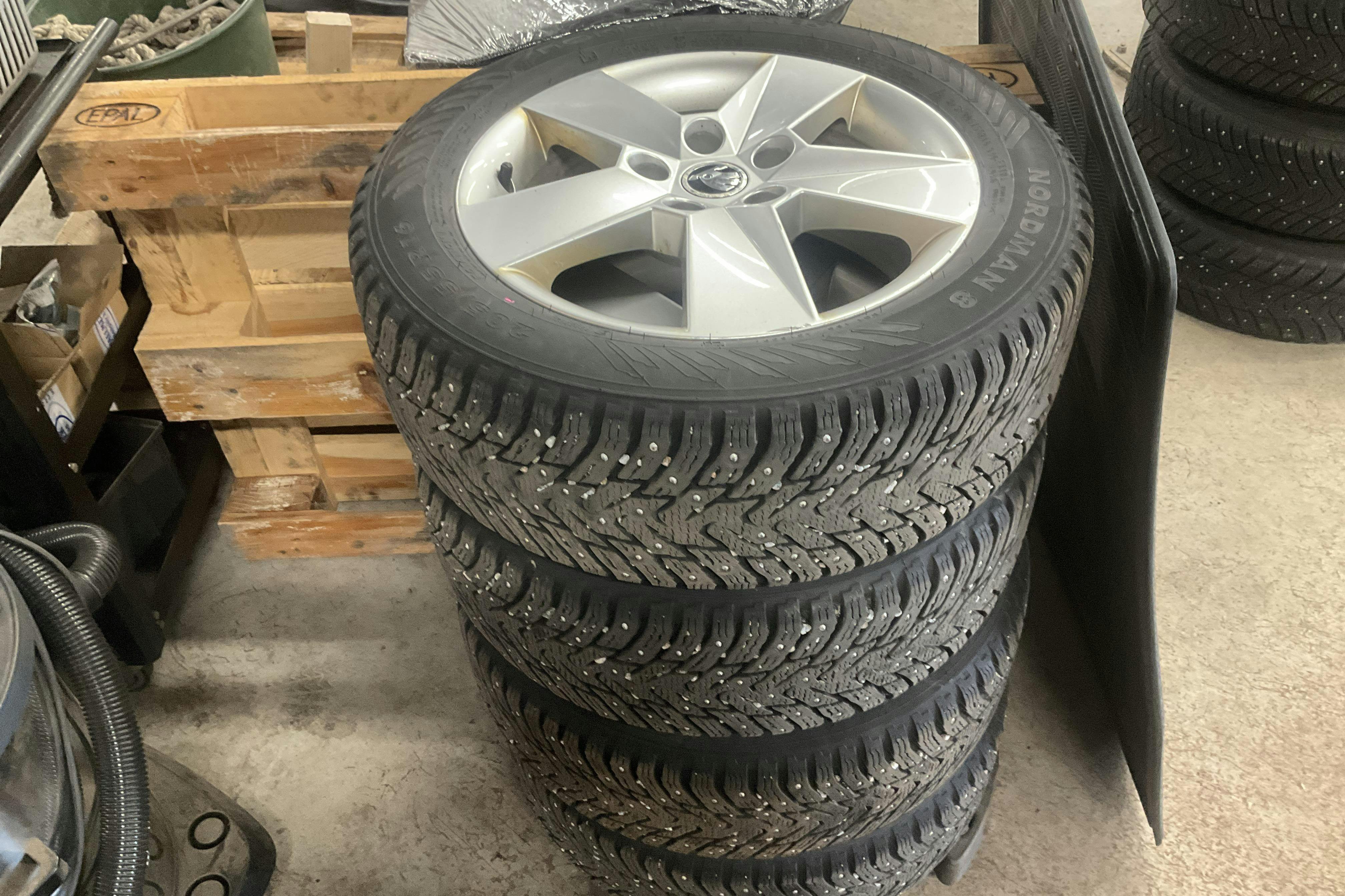 Vehicle Image 14