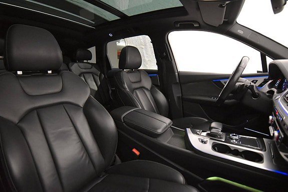 Vehicle Image 26