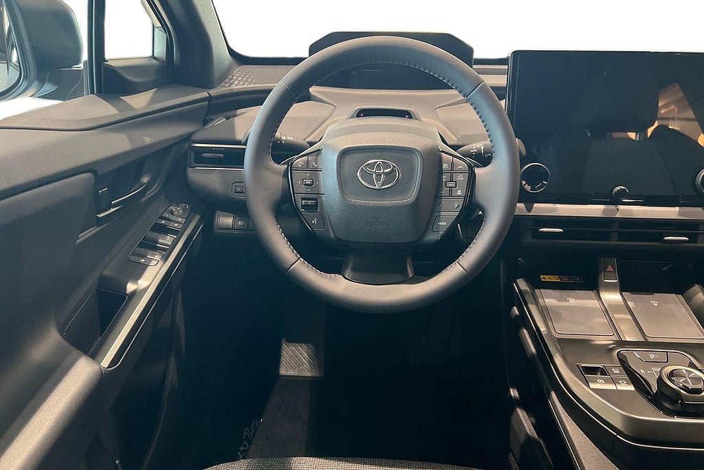 Vehicle Image 11
