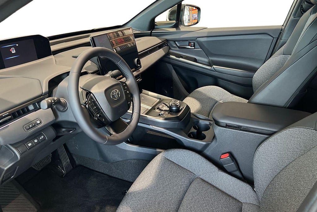 Vehicle Image 14