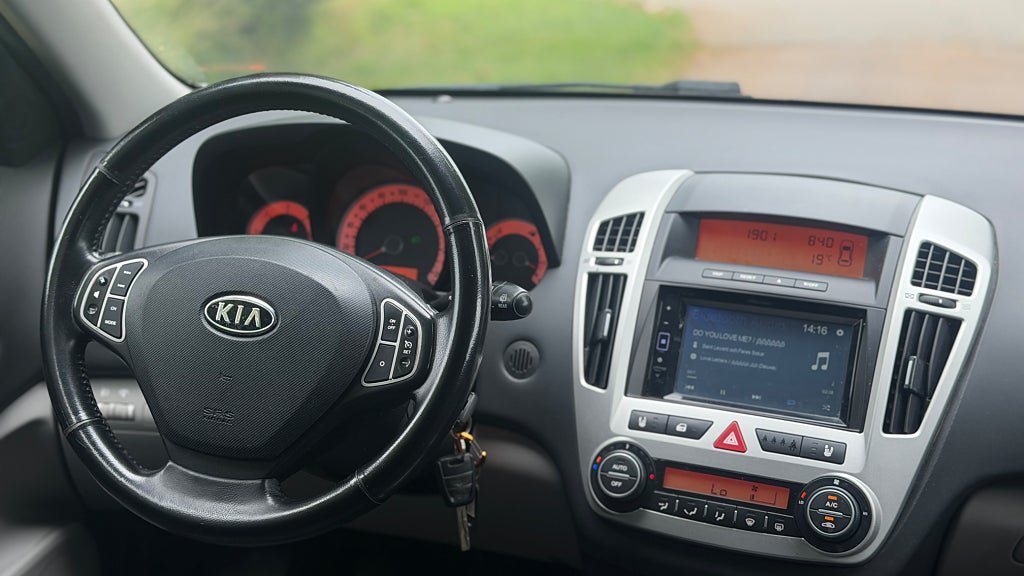 Vehicle Image 9