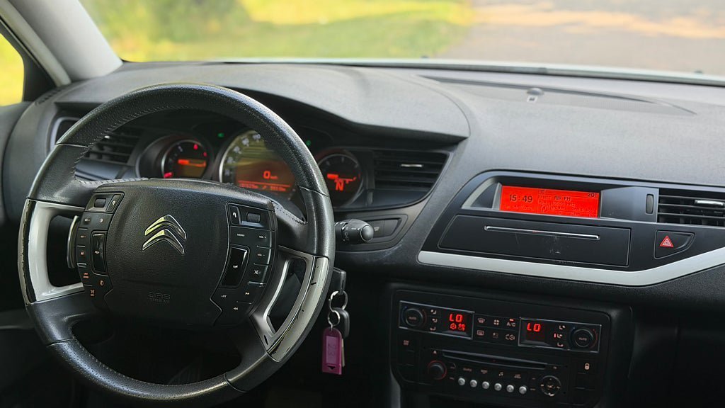 Vehicle Image 14