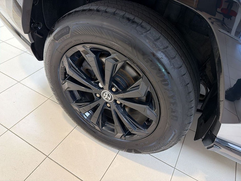 Vehicle Image 12