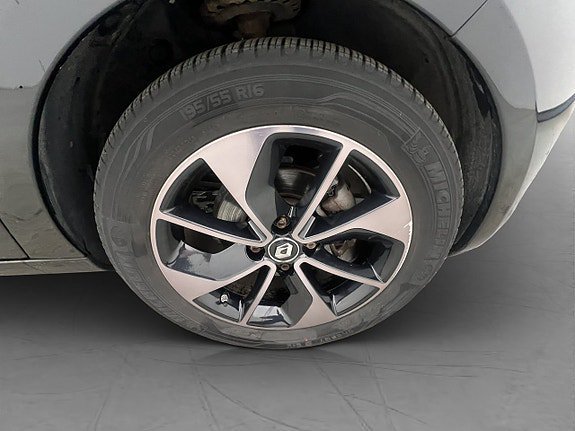 Vehicle Image 32