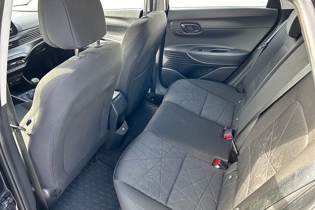 Vehicle Image 12