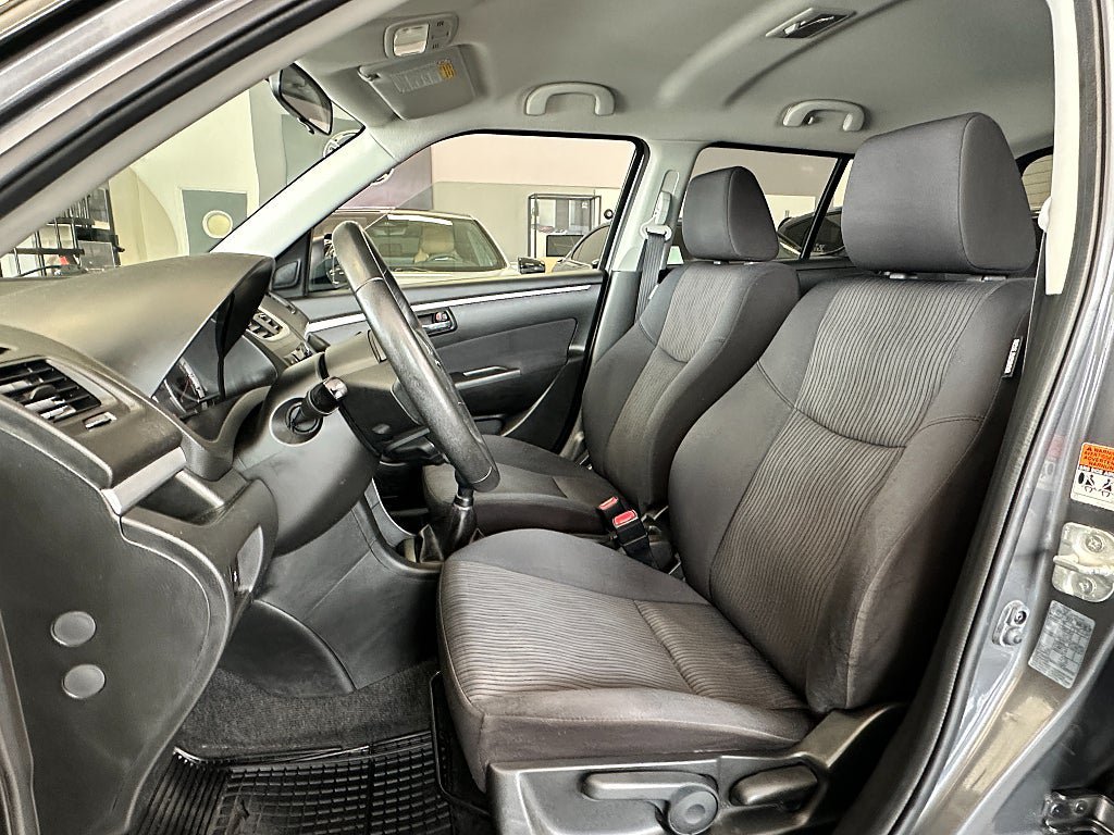 Vehicle Image 8
