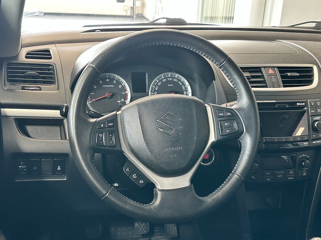 Vehicle Image 9