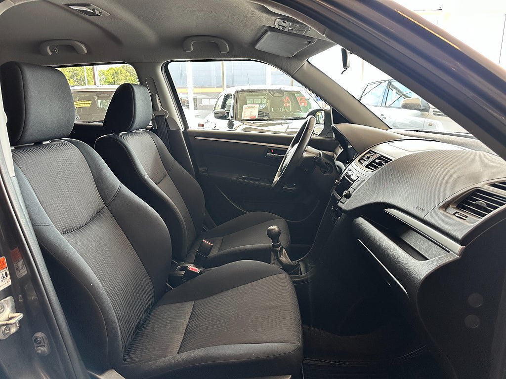 Vehicle Image 11