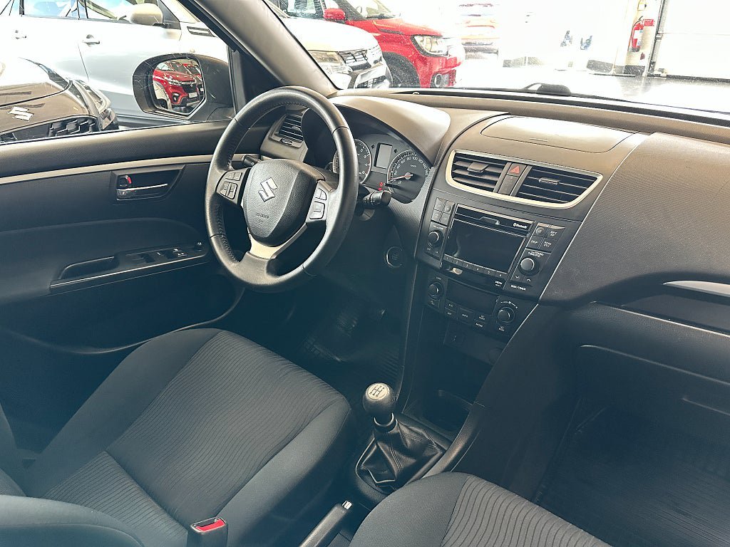 Vehicle Image 12