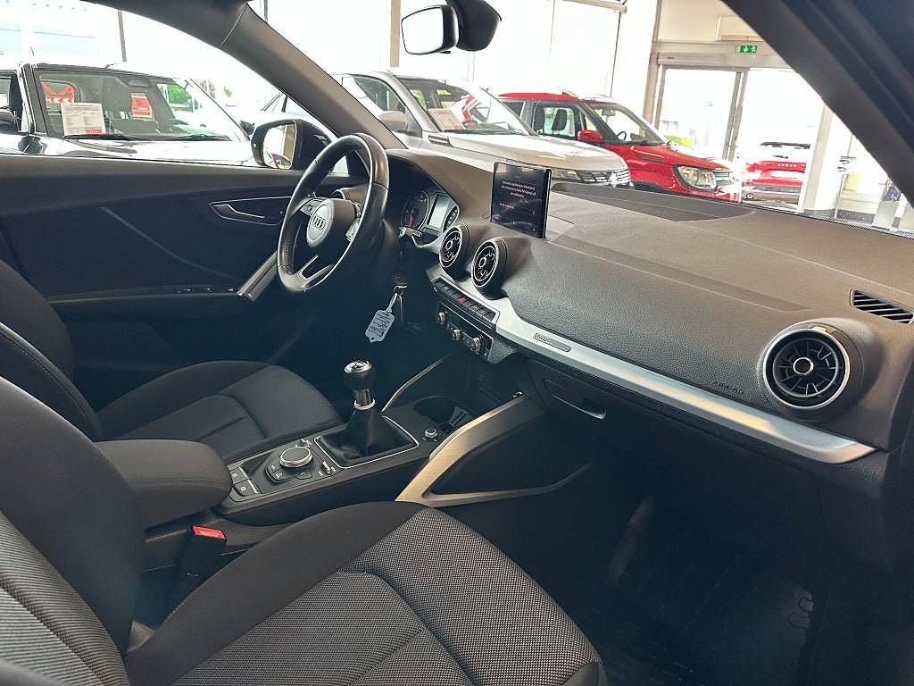 Vehicle Image 10