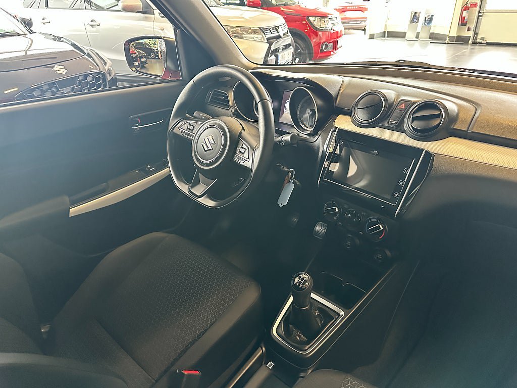 Vehicle Image 12