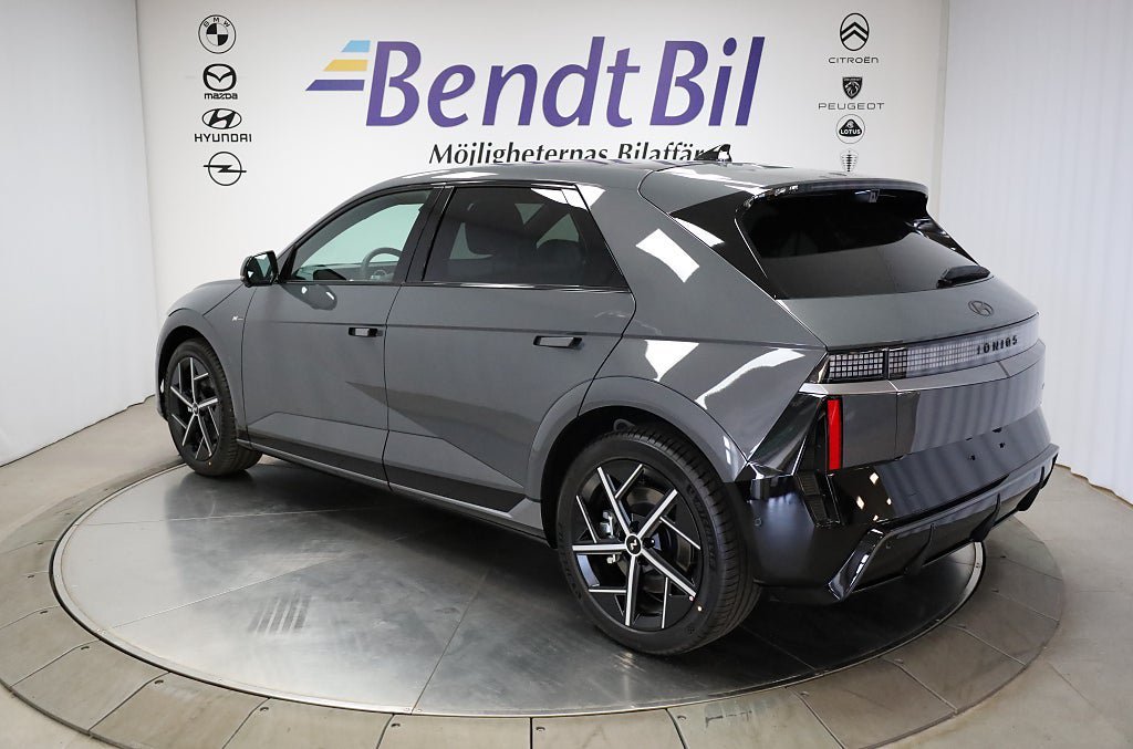 Vehicle Image 9