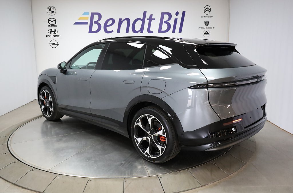 Vehicle Image 8