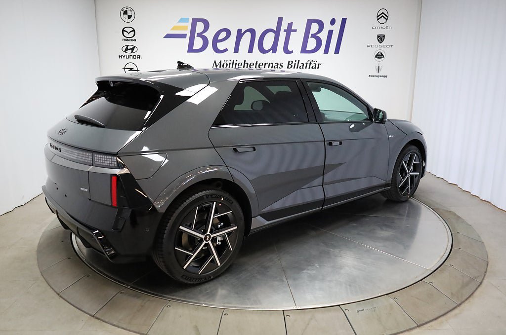 Vehicle Image 15
