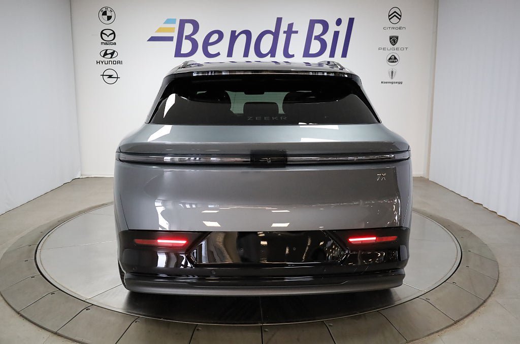 Vehicle Image 9