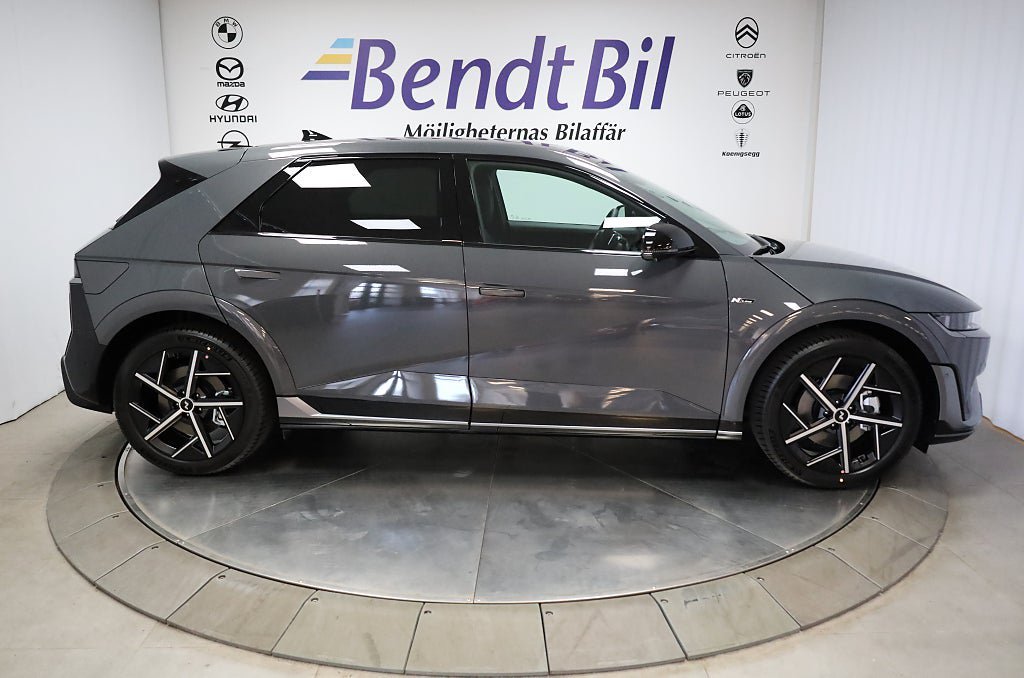 Vehicle Image 16
