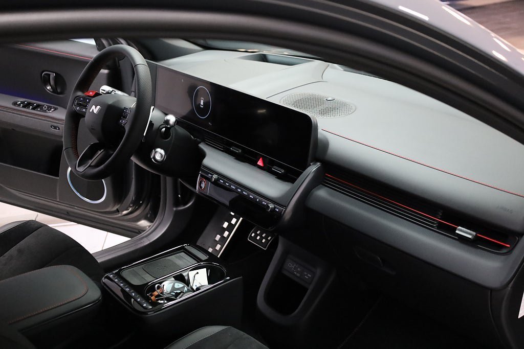 Vehicle Image 18