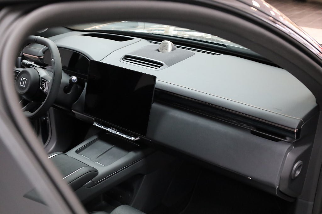 Vehicle Image 23