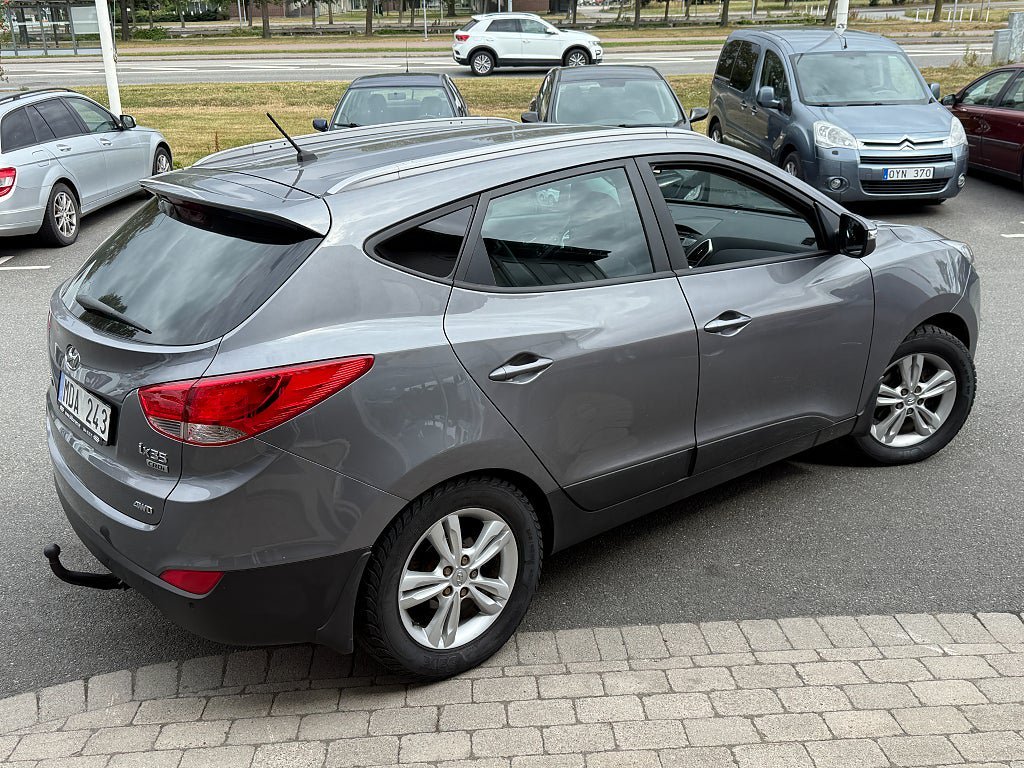Vehicle Image 4