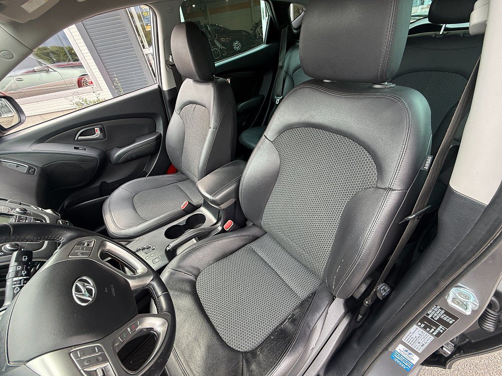 Vehicle Image 9