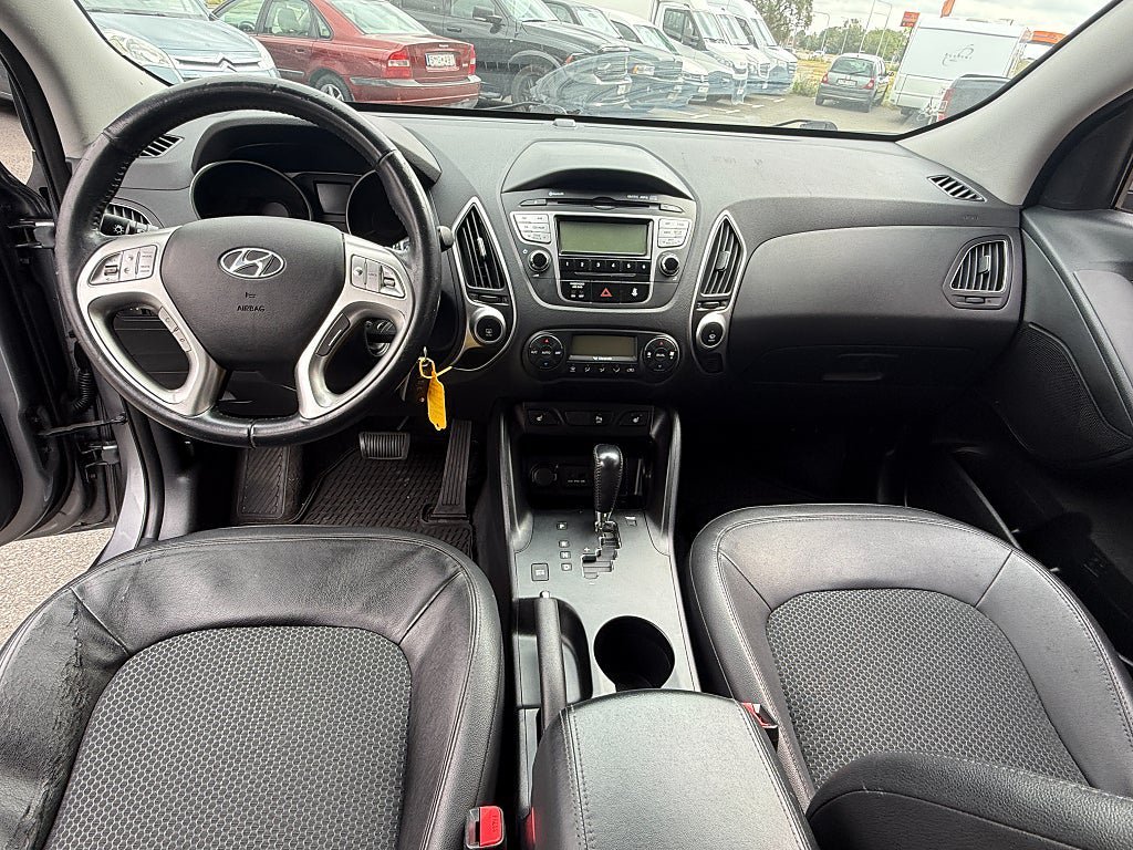 Vehicle Image 11