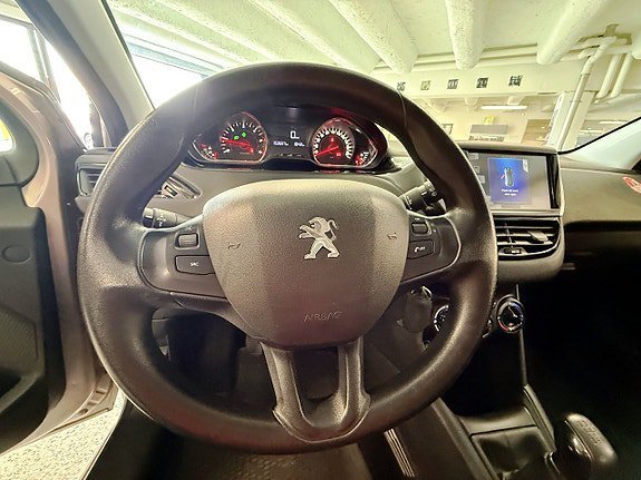 Vehicle Image 16